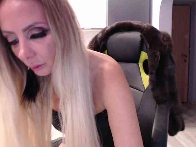 blondalina webcam