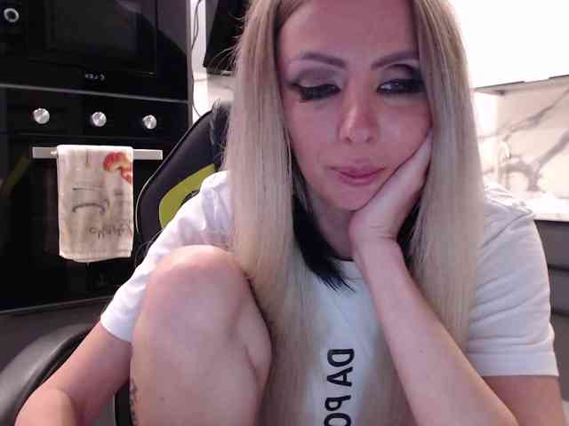 blondalina webcam
