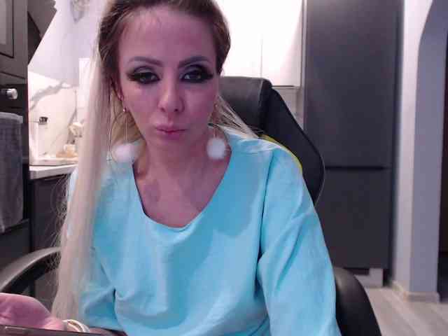 blondalina webcam