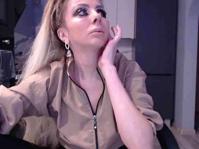 blondalina webcam