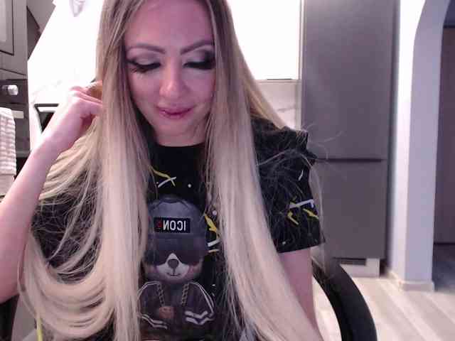 blondalina webcam