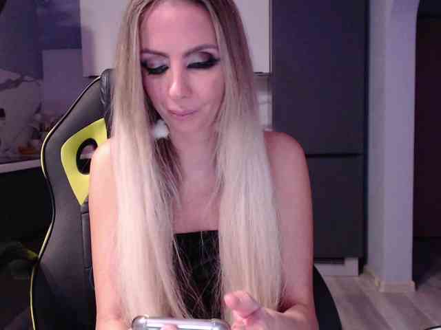 blondalina webcam