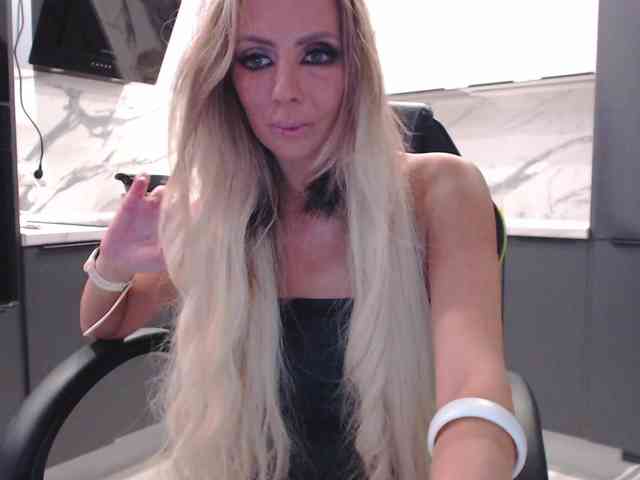 blondalina webcam
