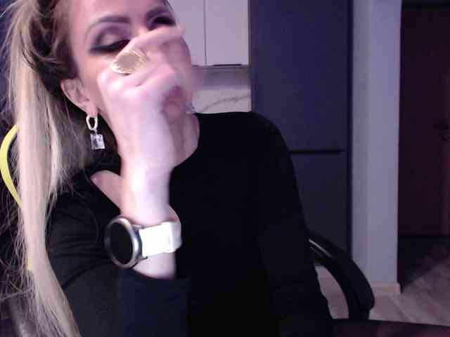 blondalina Live Webcam on BongaCams