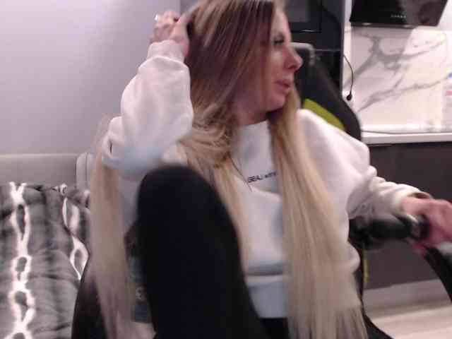 blondalina webcam