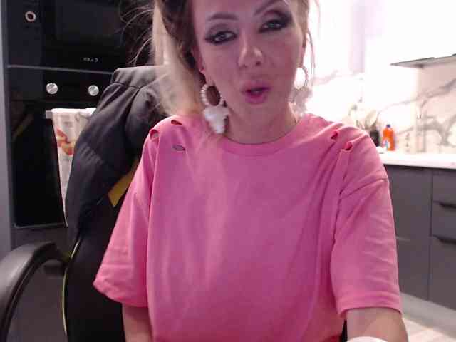 blondalina webcam