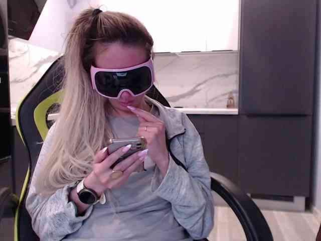 blondalina webcam