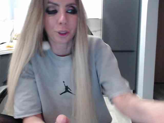 blondalina webcam