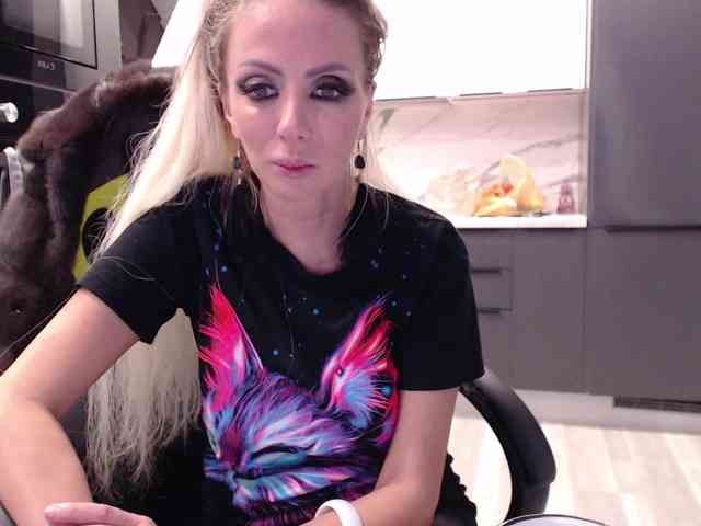 blondalina webcam