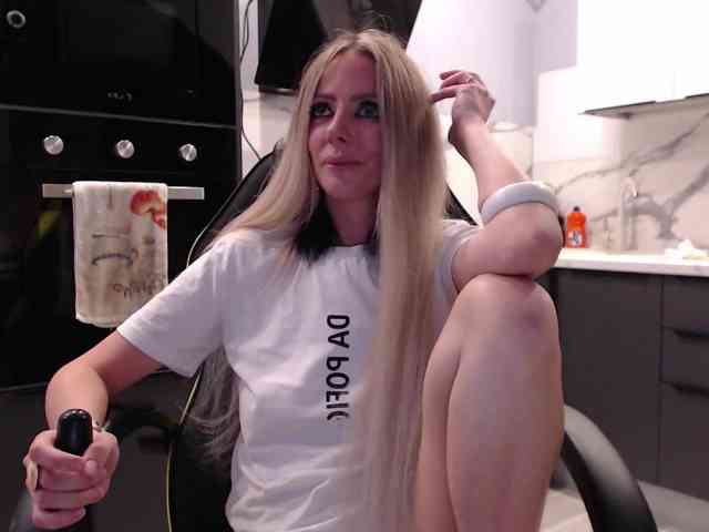 blondalina webcam