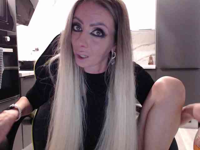 blondalina webcam