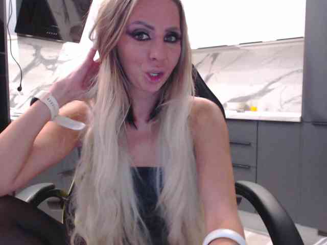 blondalina webcam