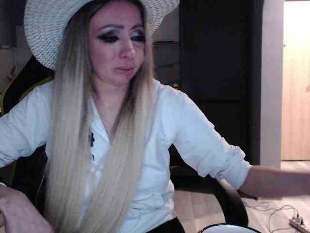 blondalina webcam