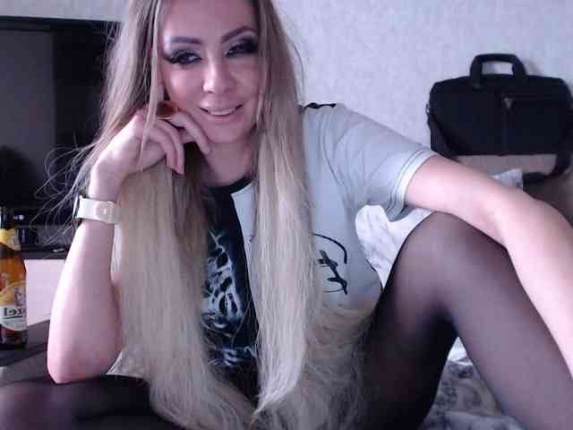 blondalina Live Webcam on BongaCams