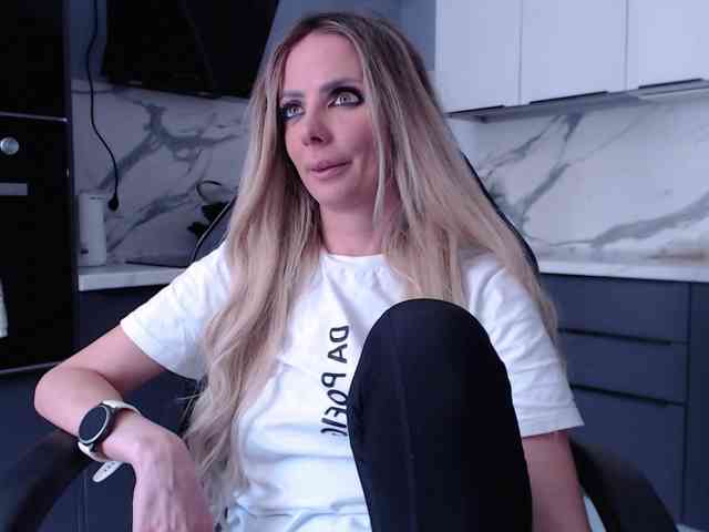 blondalina webcam