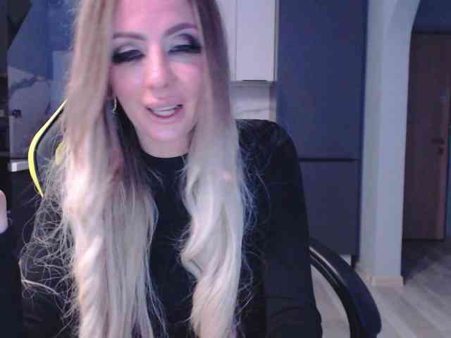 blondalina webcam