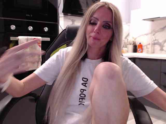 blondalina webcam