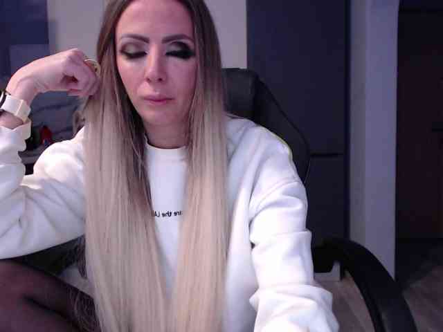 blondalina webcam