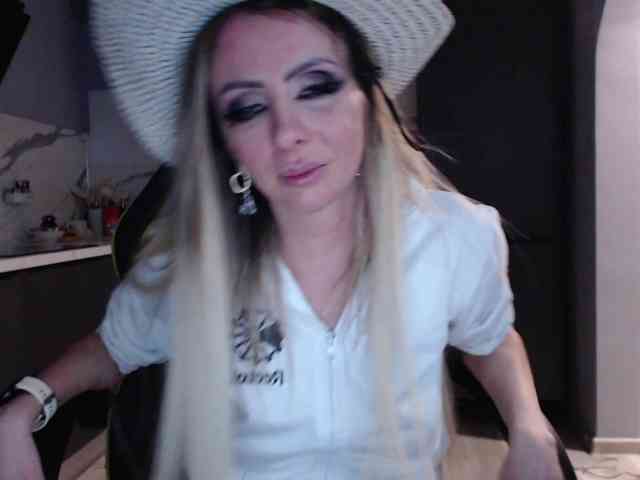 blondalina webcam
