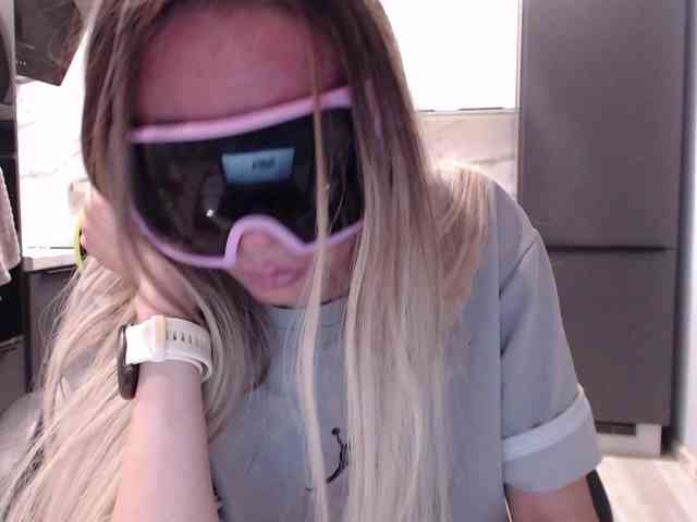 blondalina webcam