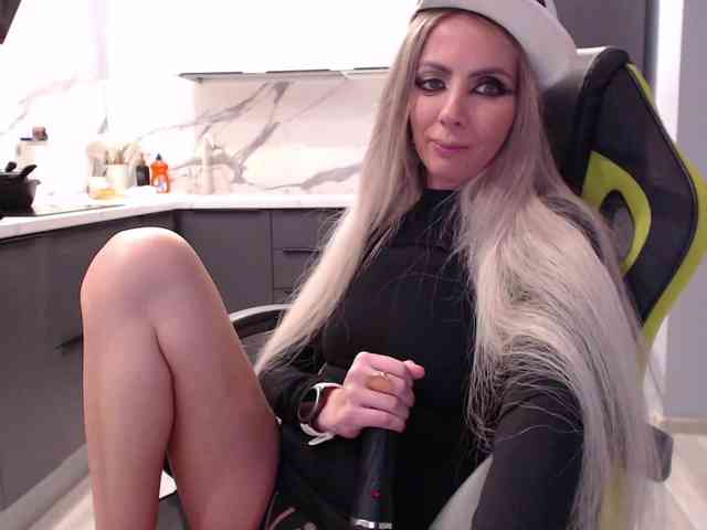 blondalina webcam