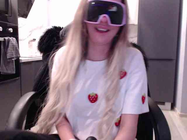 blondalina webcam