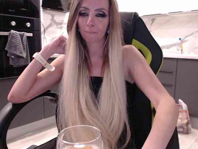 blondalina webcam