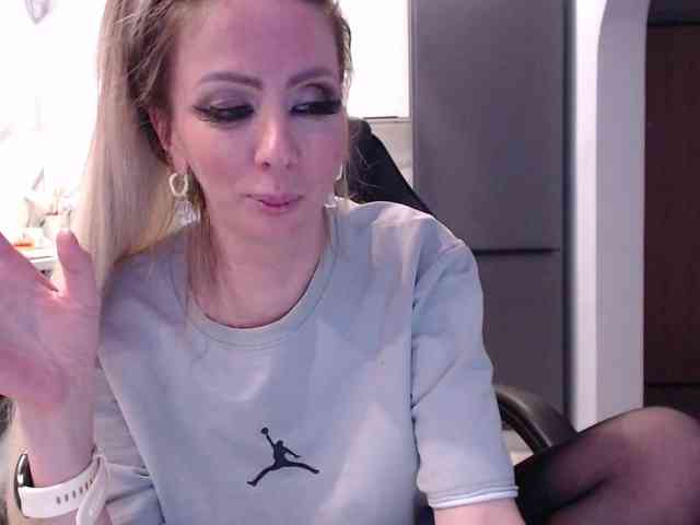 blondalina webcam