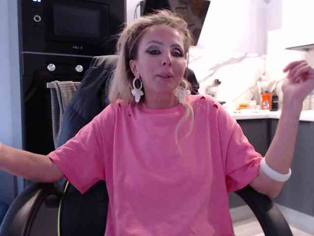 blondalina webcam