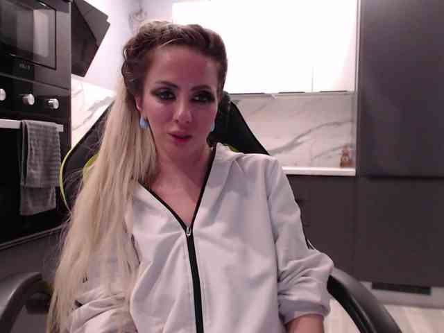 blondalina Live Webcam on BongaCams