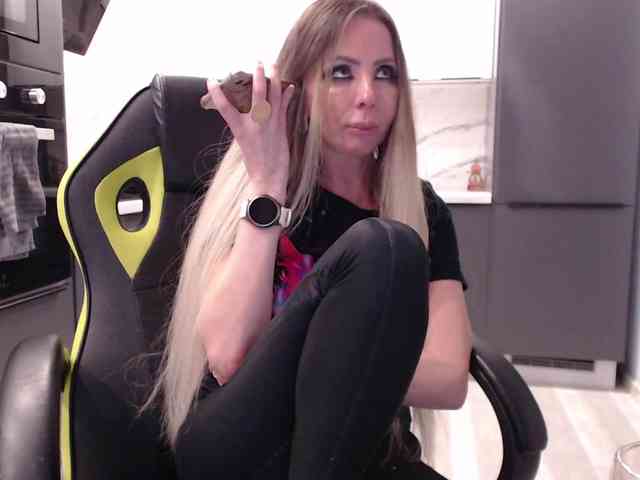 blondalina Live Webcam on BongaCams
