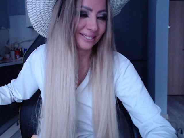 blondalina webcam