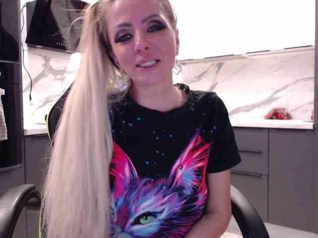 blondalina webcam