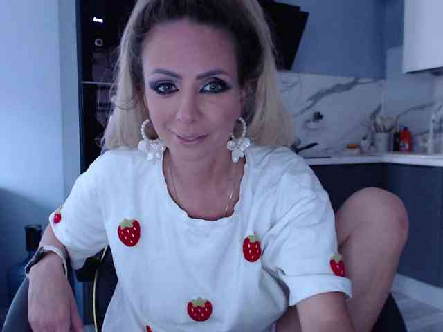 blondalina webcam