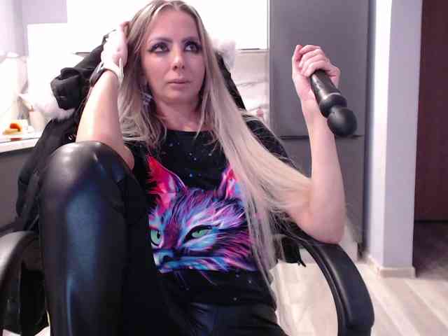 blondalina webcam