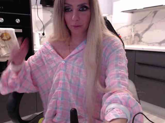 blondalina webcam