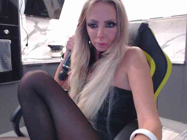 blondalina webcam