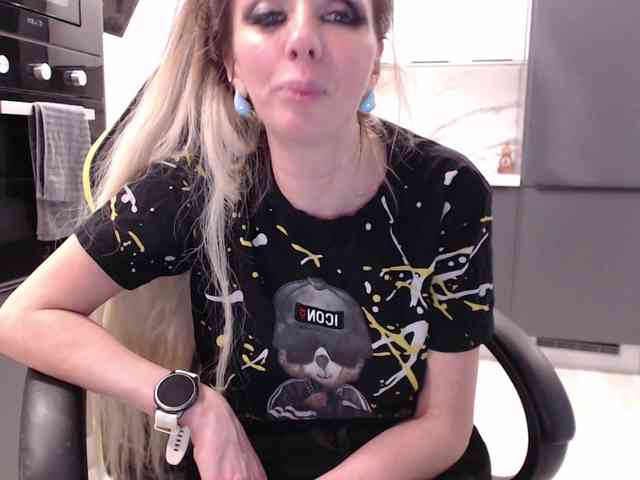 blondalina Live Webcam on BongaCams