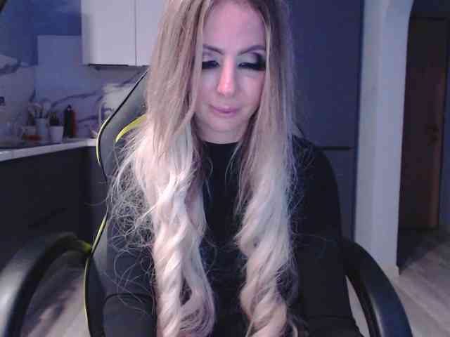 blondalina webcam
