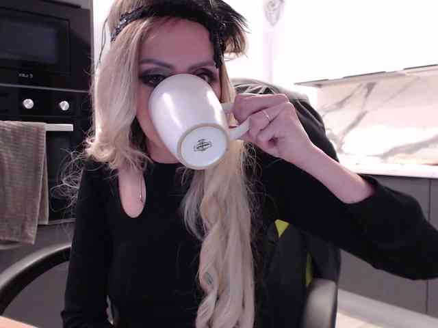 blondalina webcam