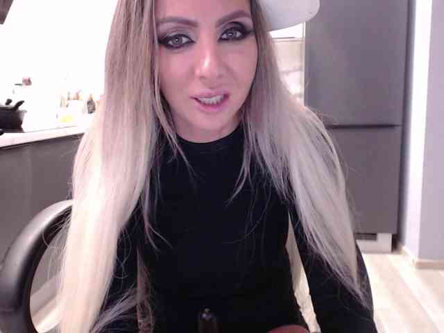 blondalina webcam