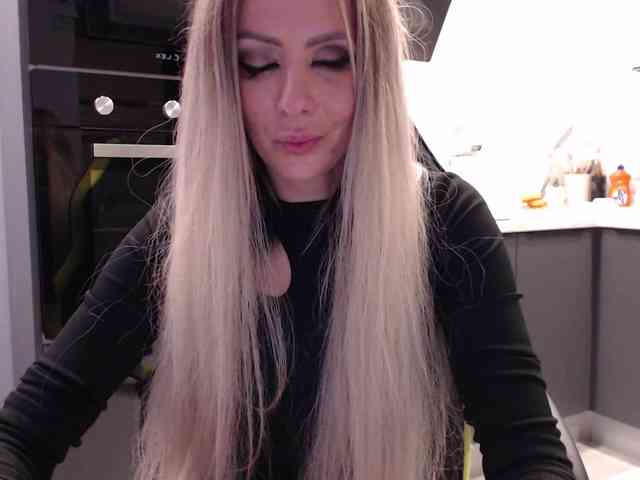 blondalina webcam