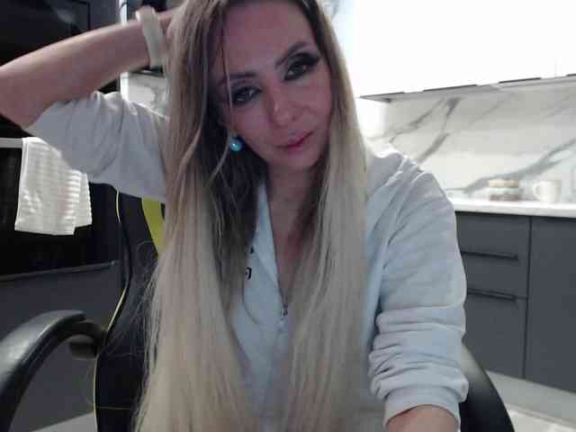 blondalina webcam
