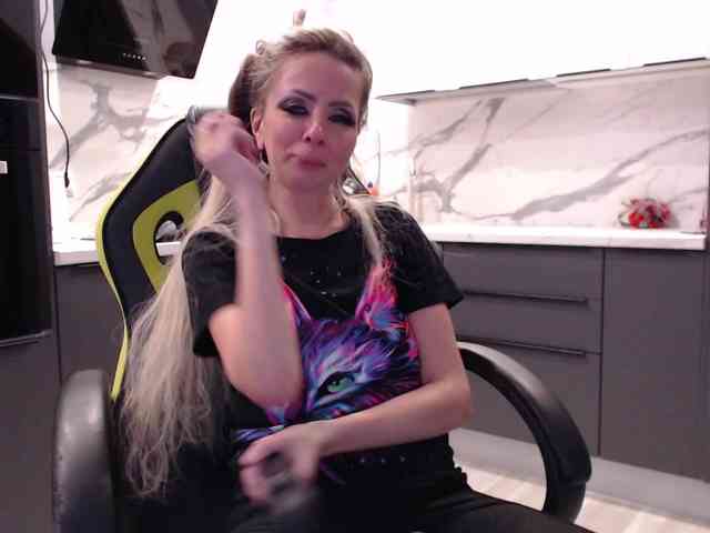 blondalina webcam