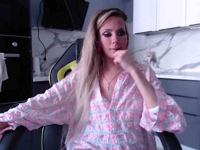 blondalina webcam