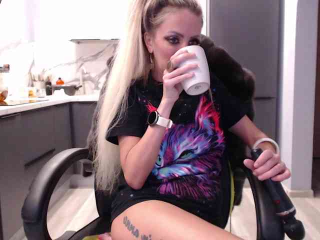 blondalina webcam