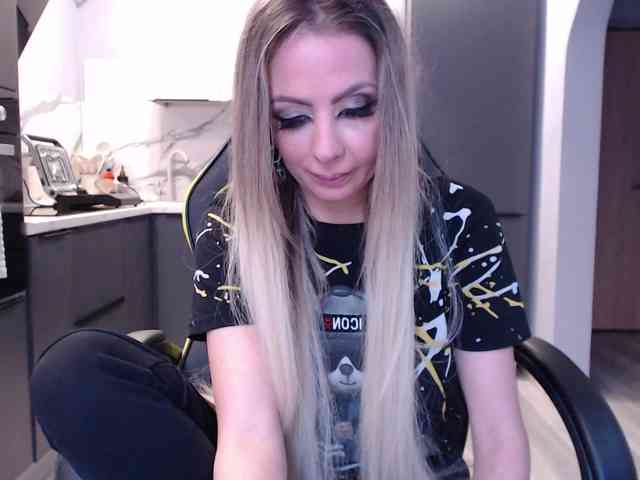 blondalina webcam