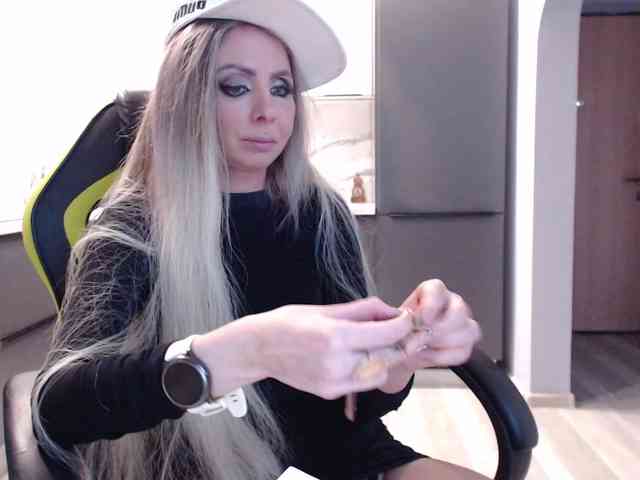 blondalina webcam