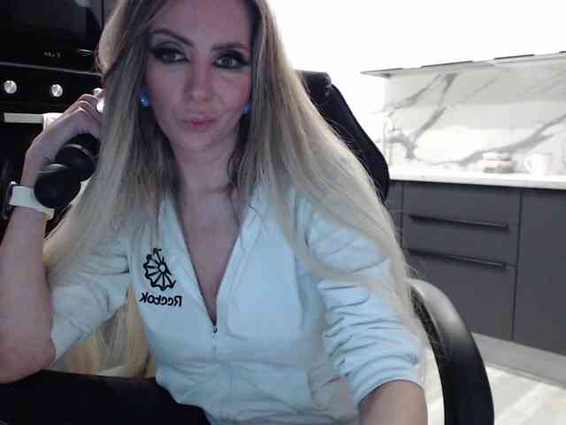blondalina webcam