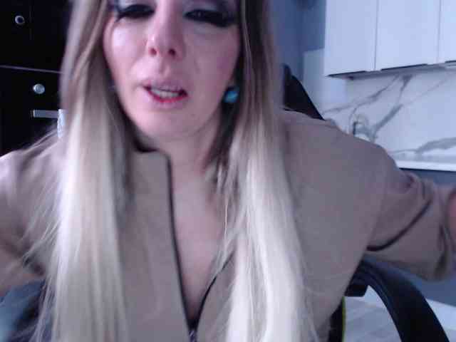 blondalina webcam